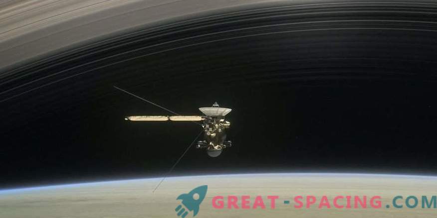 Cassinijev prvi zgodovinski razpon med obroči Saturna