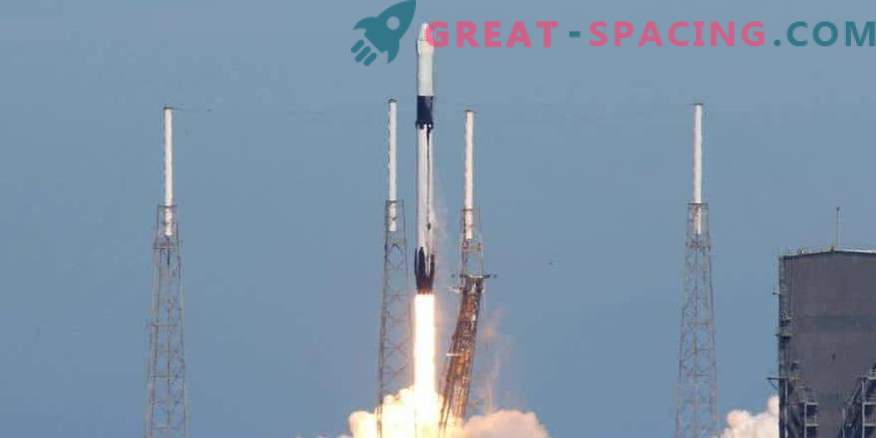 SpaceX je uspešno začel s tovorom, vendar je zamudil s pristankom izstrelkov