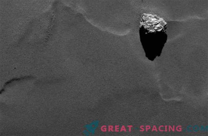 Rosetta je odkrila kamnito piramido na površini kometa