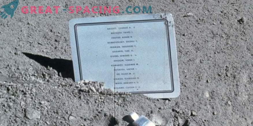 Zakaj so pustili znak na luni z imeni mrtvih astronavtov