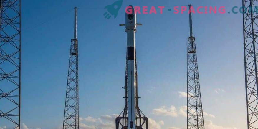 SpaceX zamuja zagon navigacijskega satelita zaradi močnega vetra