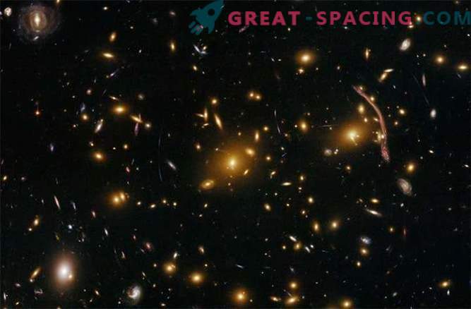 Najbolj neverjetni primeri gravitacijskih leč: Fotografije