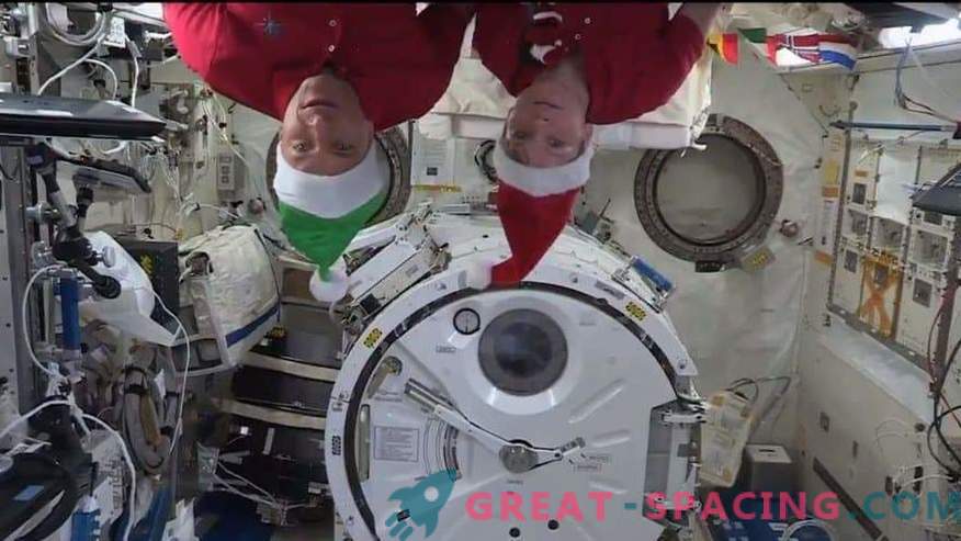Božič v orbiti! Vesoljska postaja je bila napolnjena s prazničnim vzdušjem
