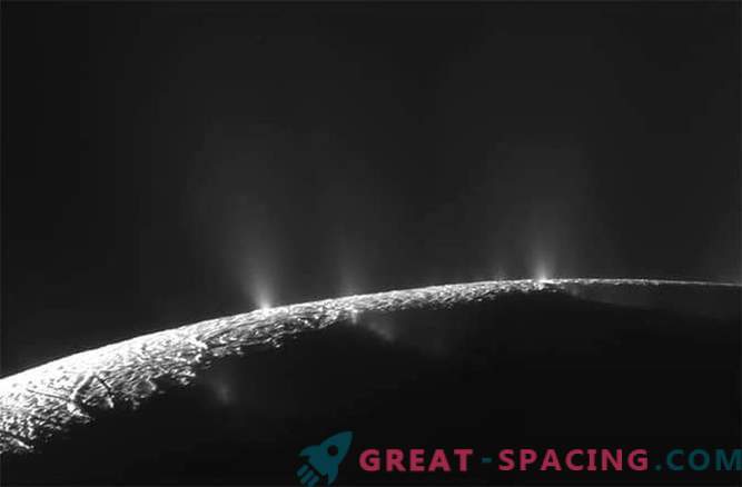 Vesoljska sonda Cassini bo opravila končni let nad Saturnovimi ledenimi lunami
