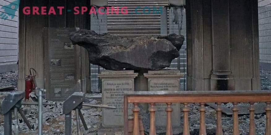 Največji brazilski meteorit je uspel preživeti hud požar