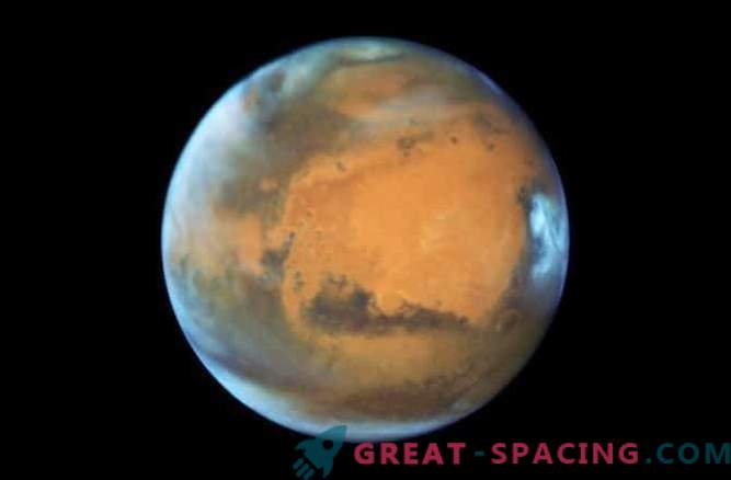 Znanstveniki poskušajo razložiti čudne utripe na Marsu