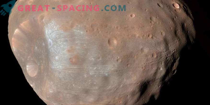 Kdo je pustil brazde na površini marsovskega satelita Fobos?