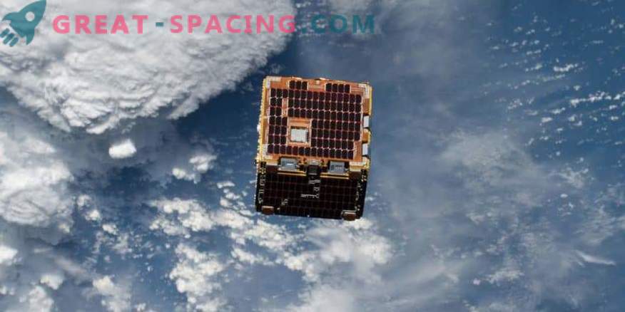 Majhen satelit poskuša razbremeniti jalovo vesolje.