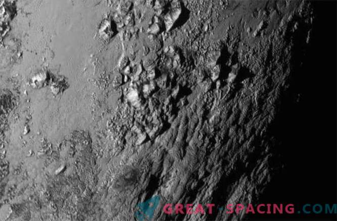 New Horizons: Pluton ima ledene gore, Charon je aktiven