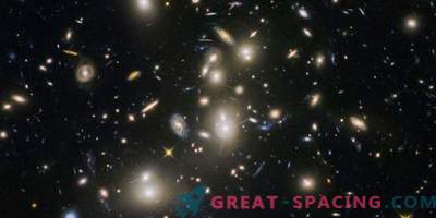Najdene starodavne galaksije, ki so dali Svetu svojo prvo svetlobo