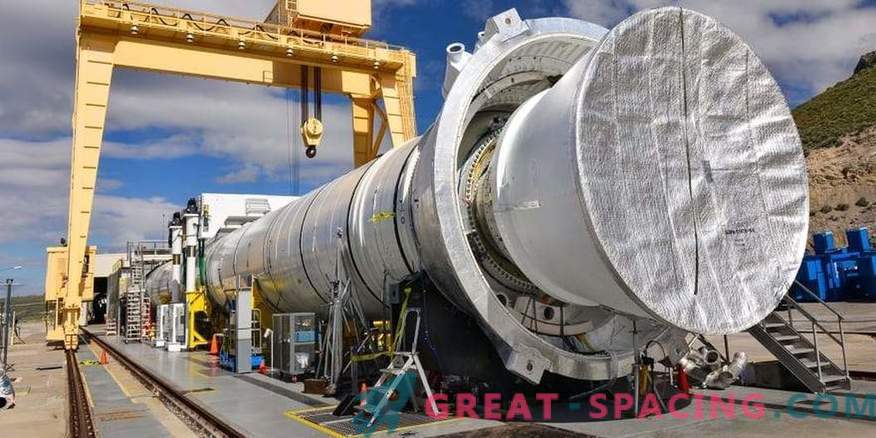 Največji raketni motor na trdo gorivo je pripravljen za prvo žganje