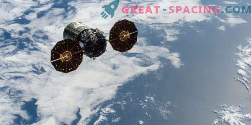 Vesoljska ladja Cygnus je končala ognjeno smrtno misijo