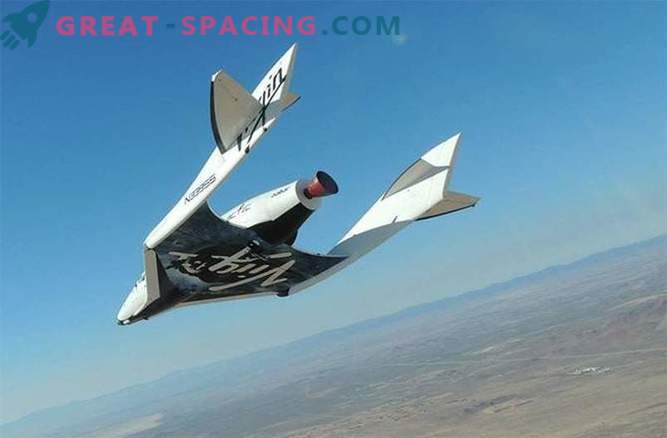 SpaceShipTwo strmoglavilo med preskusnim letom