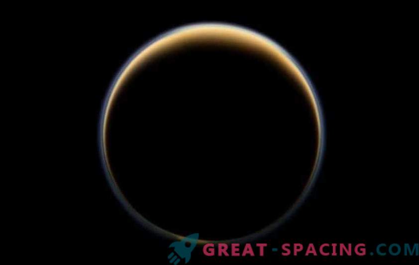 Cassini je odkril ledene kristale metana v Titanovi atmosferi