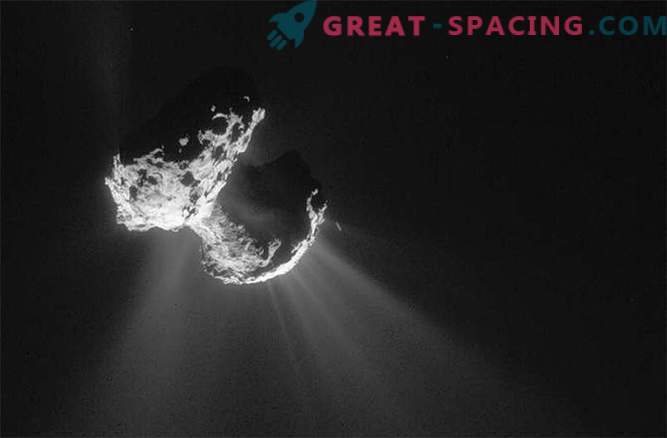 Znanstveniki so odkrili velikanske lijake na kometu Churyumov / Gerasimenko