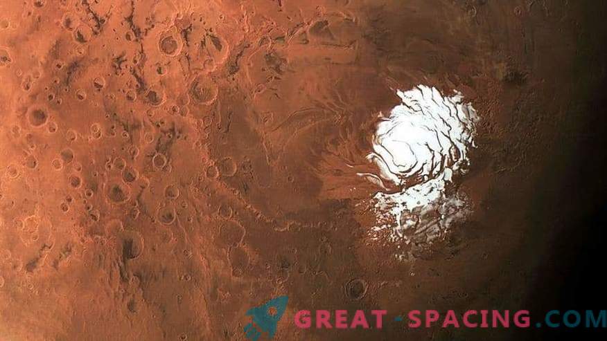 Življenje na Marsu: Ali lahko tuji mikrobi preživijo v solnih jezerih?