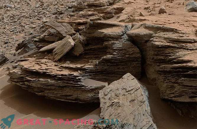 Našel je še en dokaz o obstoju antičnega jezera na Marsu
