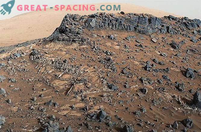 Mars rover je odkril bogate mineralne usedline v skalnih razpokah