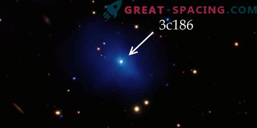 Supermasivna črna luknja, ki je ušla iz galaksije 3C186