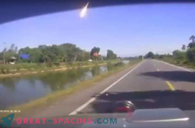 Razdragan meteor na jutranjem nebu nad Tajsko