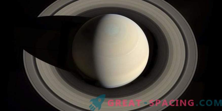 Sateliti so združeni za shranjevanje obročev Saturna