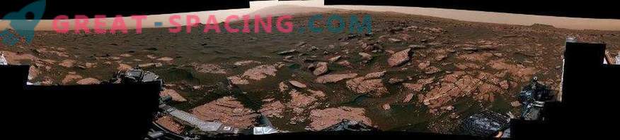 NASA-jev Rover vzame vzorec iz aktivne marsovske sipine.