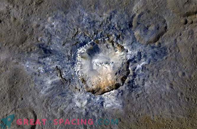 Poligonalni krater prikazuje razpoke Ceres