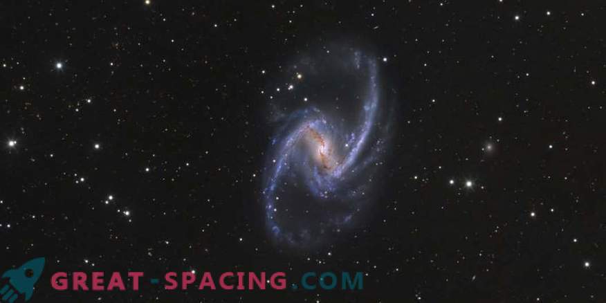 Tokovi rojstva zvezd in plinov v galaksiji NGC 1365
