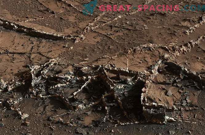 Študije starih vod Marsa z roverjem Radovednost: fotografija
