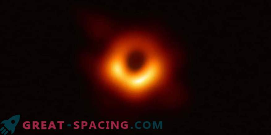 To je prva fotografija črne luknje