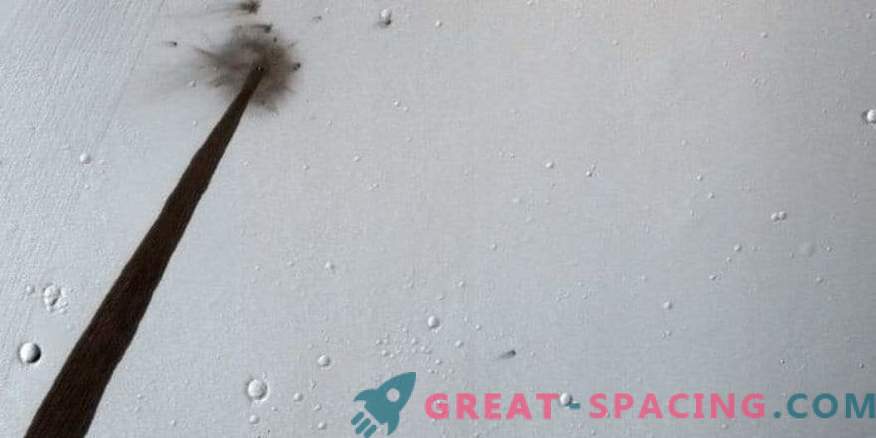 Meteor na Marsu sproži zemeljski plaz