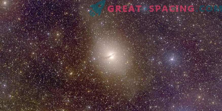 Oddaljena galaktična skupina ne spada v kozmološke modele