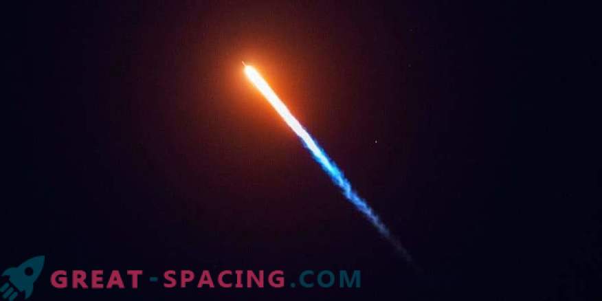 SpaceX začenja 64 satelitov naenkrat