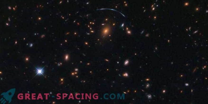Nenavadna oblika galaksije in vesoljske meduze