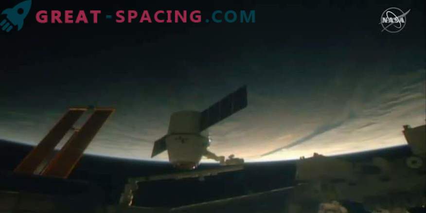 Capsula Dragon din SpaceX oferă tratamente de Crăciun la ISS