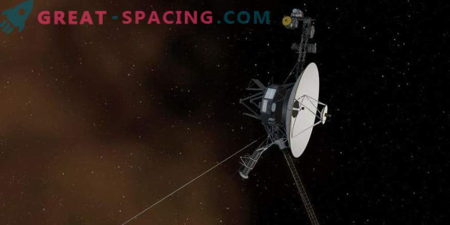 William Shatner pošlje sporočilo Voyagerju