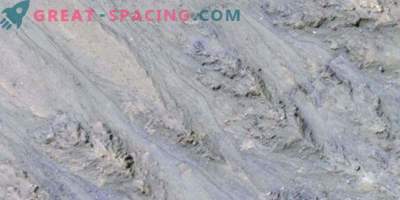 Marsovske črte: pesek ali voda?