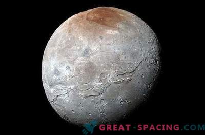 Plutonov satelit Charon: uničen, zguban, a lep