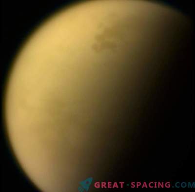 Na Titanu je bil odkrit strupeni ledni oblak