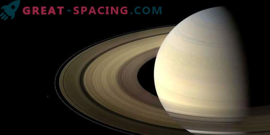 Nove podobe Marsa in Saturna iz Hubbla