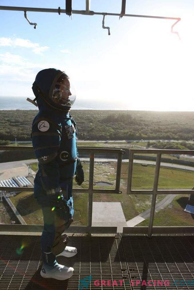 Boeing za astronavte kaže skušnjava vesoljskih oblek