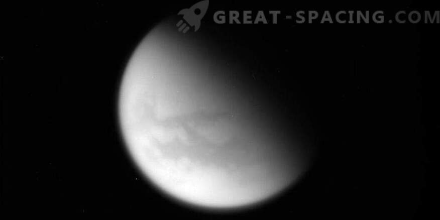 Cassini zaključuje končni prelet nad Titanom.