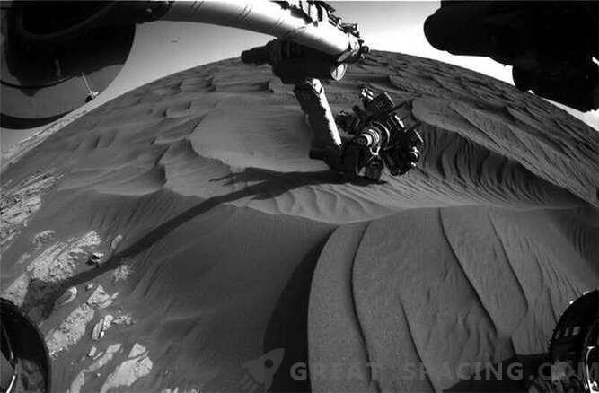 Radovednost, ki raziskuje sipine Marsa: Fotografije