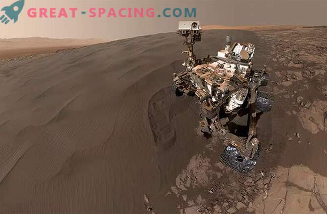 Selfies v peskovniku! Radovednost igra v peščenih sipinah na Marsu