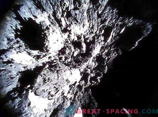 Asteroidna skalna površina Ryugu v pregledu japonskih roverov