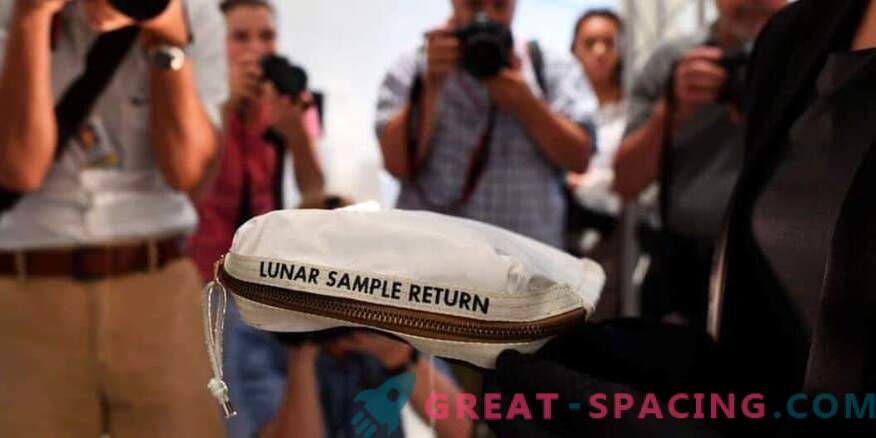 Neil Armstrongova torba za luno se prodaja za 1,8 milijona dolarjev.