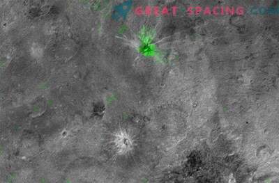 Zamrznjeni amoniak na Charonu je bilo novo odkritje